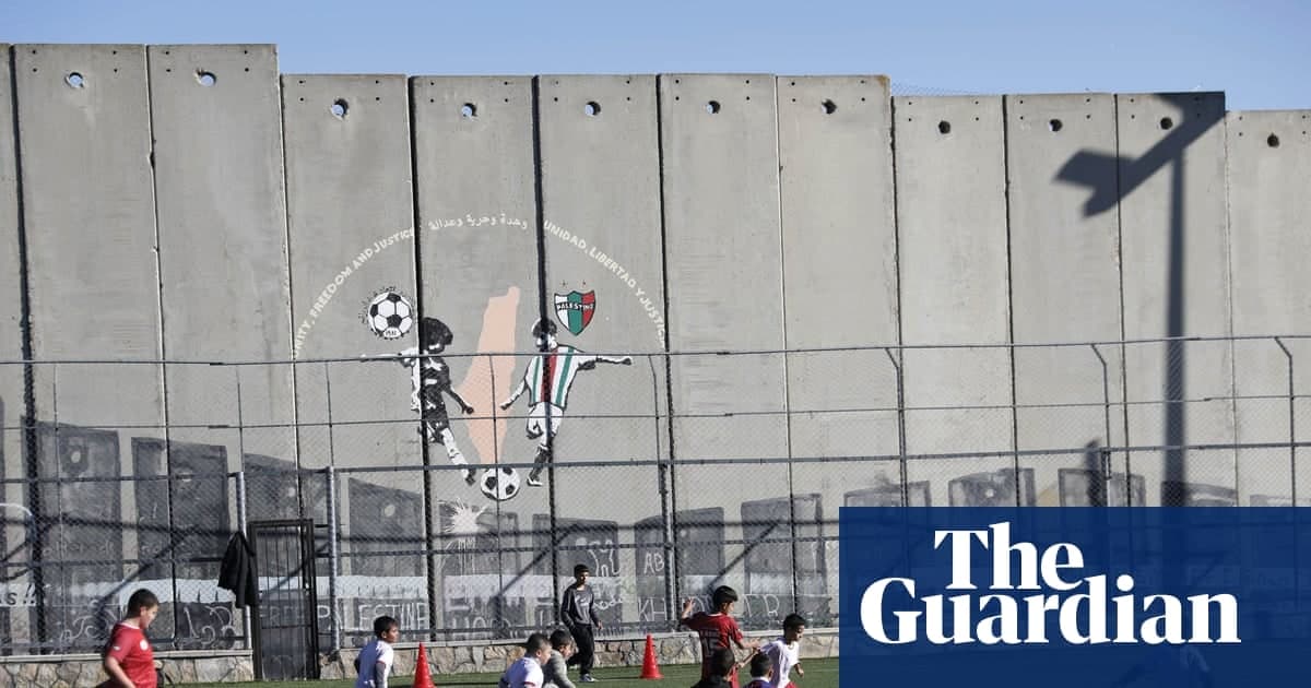 欧足联主席介入拯救西岸阿达难民营足球场，阻止拆除