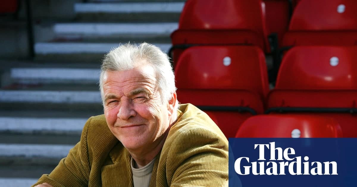 罗伯逊的技艺震撼球迷：克劳夫对‘小胖子’的信任与记忆