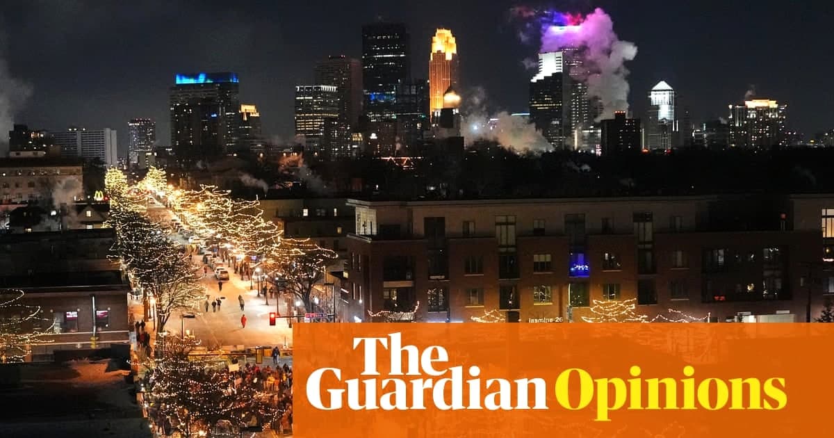 明尼苏达分裂中的英超之战：足球与暴力并行的周末