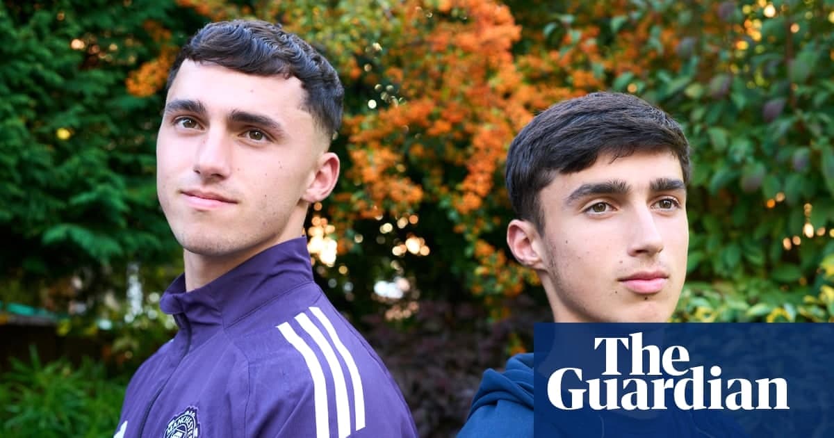 斯坎伦兄弟：从英格兰中部小学队到直布罗陀国脚的成长之路