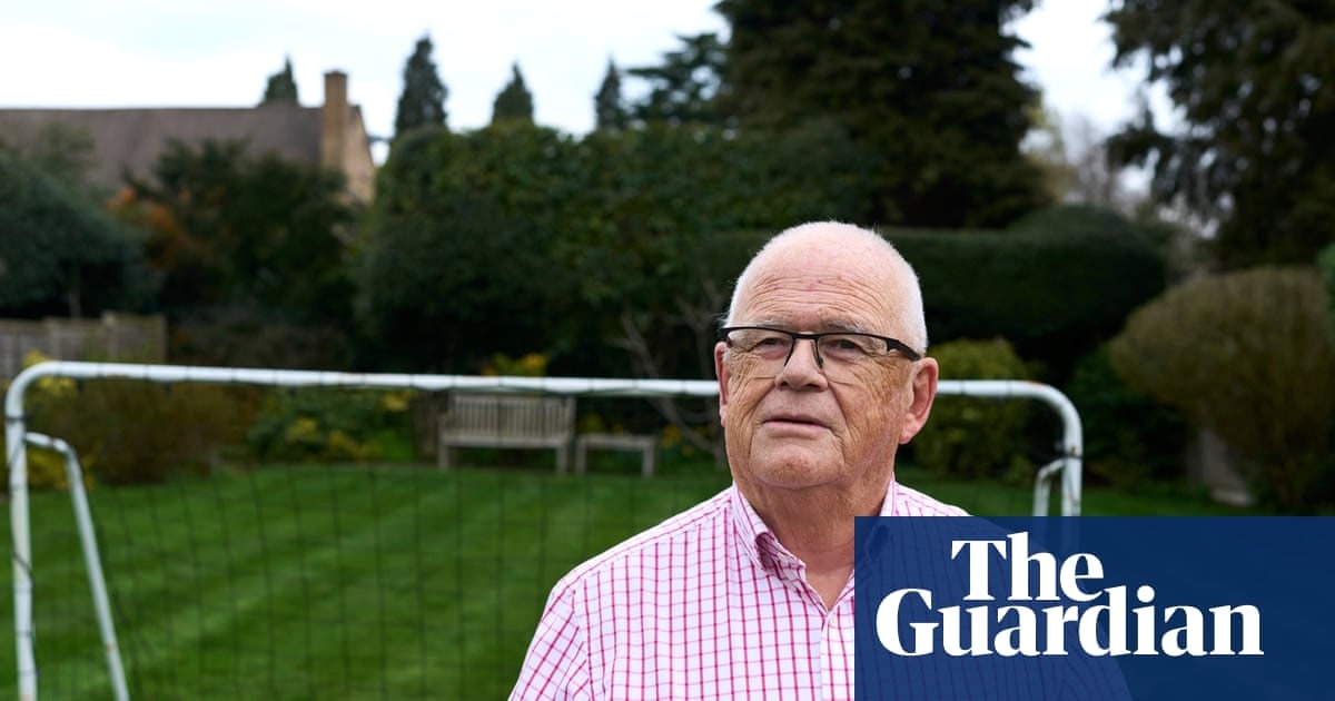 曼联将祖传席位让给贵宾区，76岁球迷感到无助与绝望