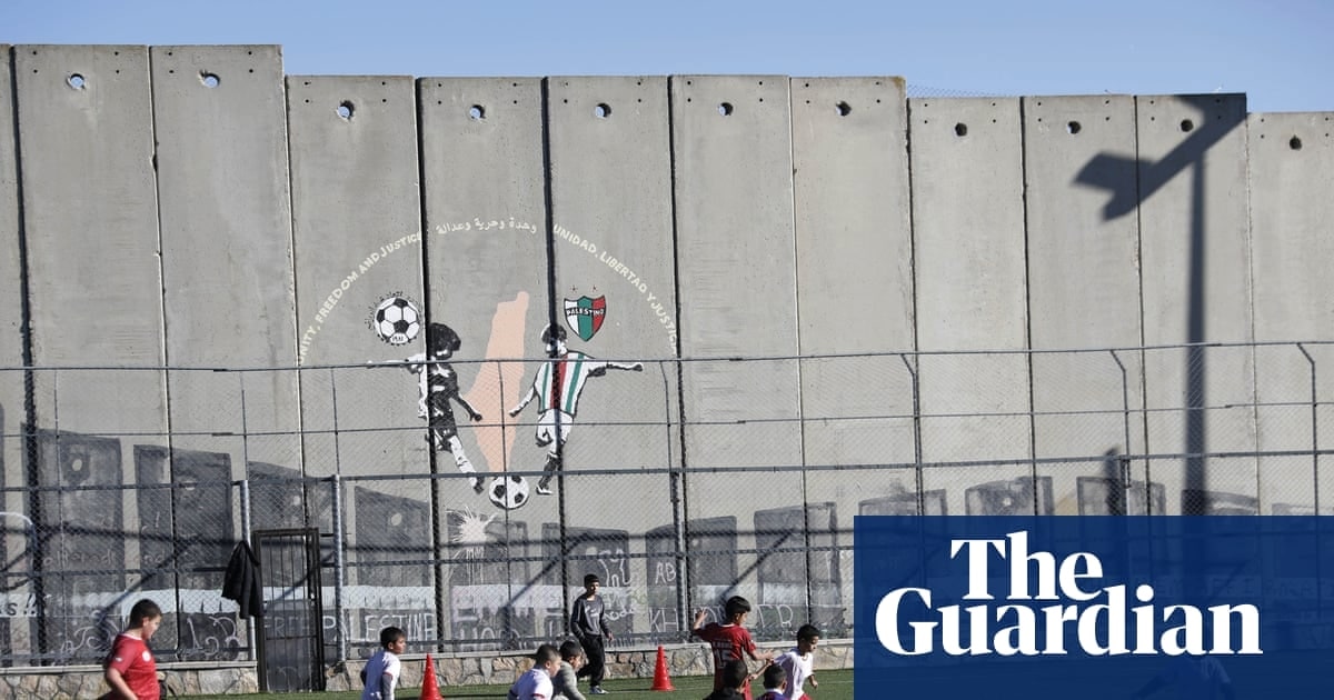 欧足联主席介入拯救西岸阿达难民营足球场，阻止拆除