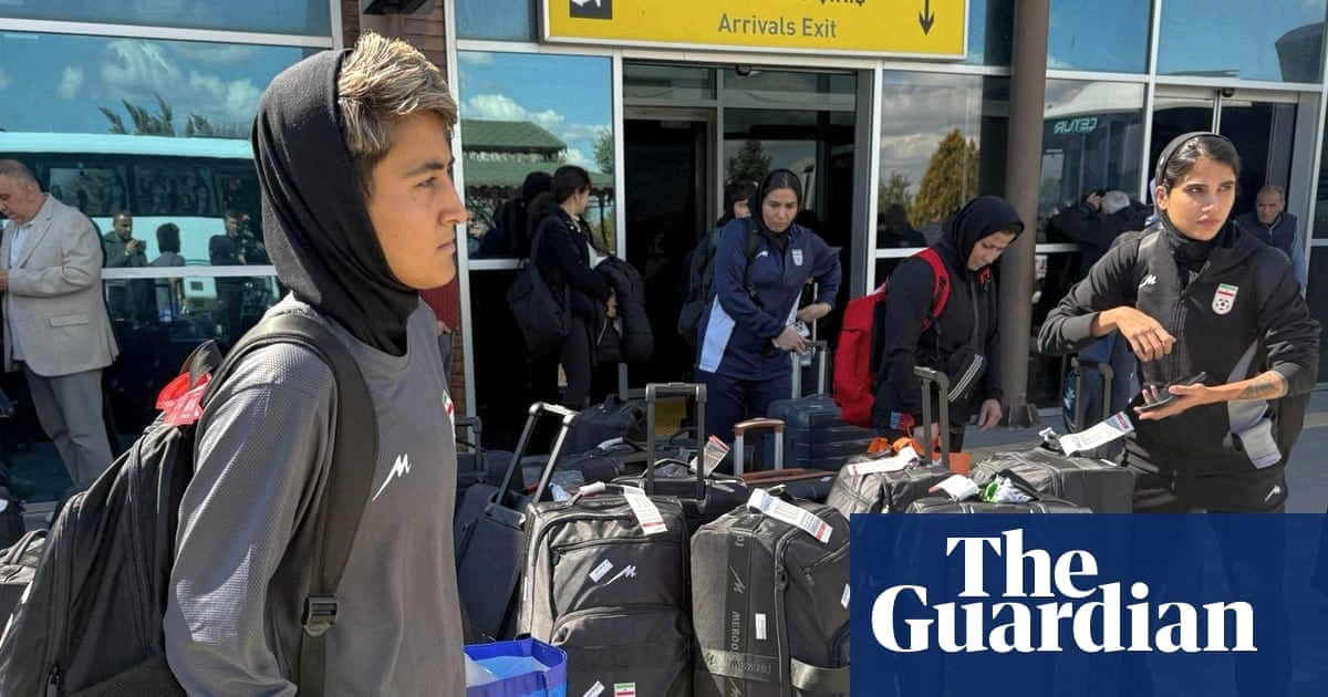 伊朗女子足球队回国，庇护风波引发热烈欢迎