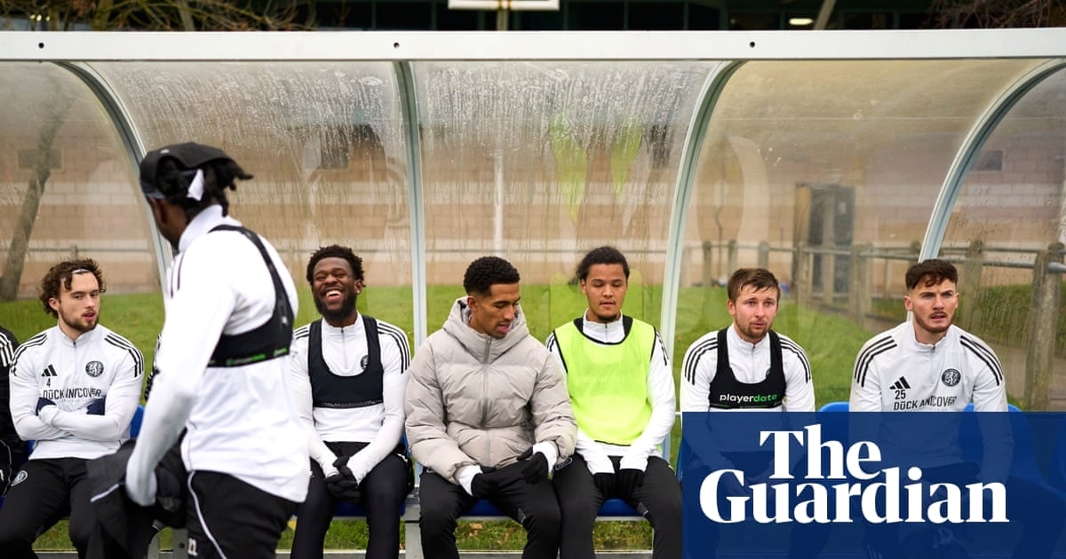 新装亮相与暴雪干扰：麦克尔斯菲尔德在对阵水晶宫的足总杯第三轮内幕