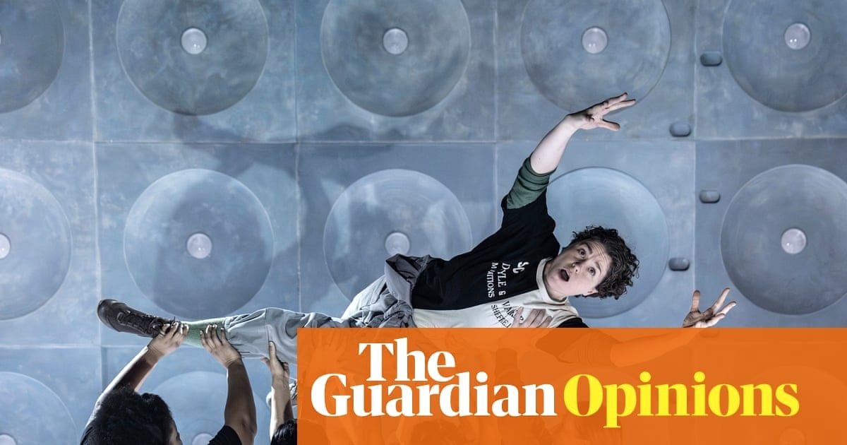 女子足球俱乐部：舞台再现女足历史与不公