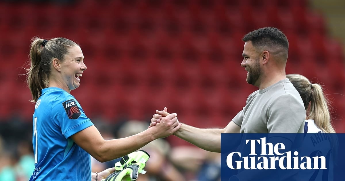 马丁·霍领军托特纳姆女足迎来WSL新气象