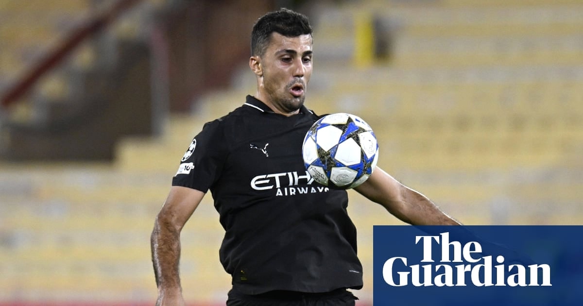 曼城中场接班难题再度浮现:罗德里尚未回归最佳状态,继任者成焦点